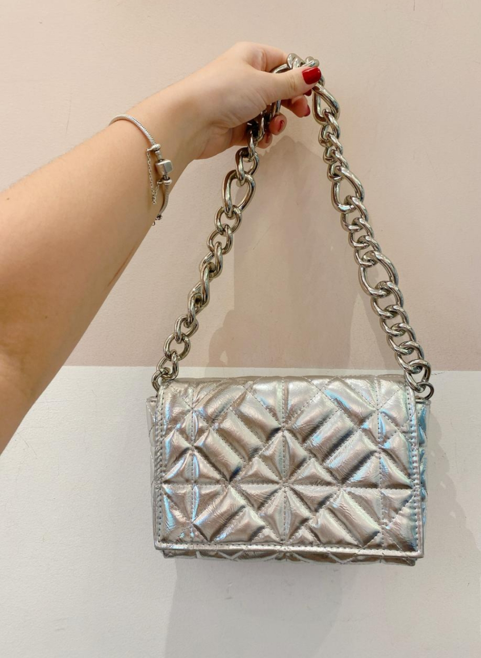 Bolsa prata matelassê - Imagem 2