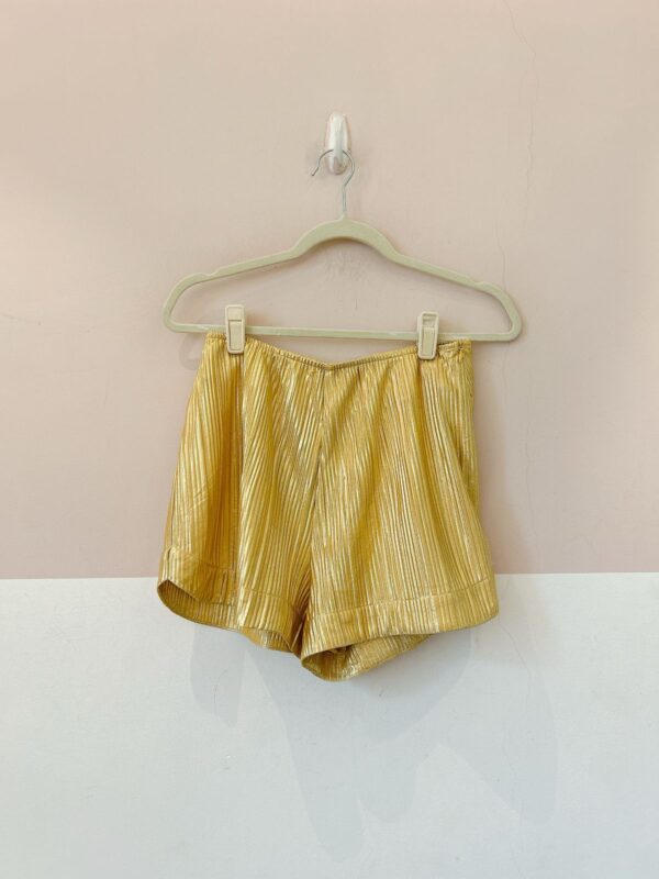 Short plissado dourado Eugenia Sanson PP