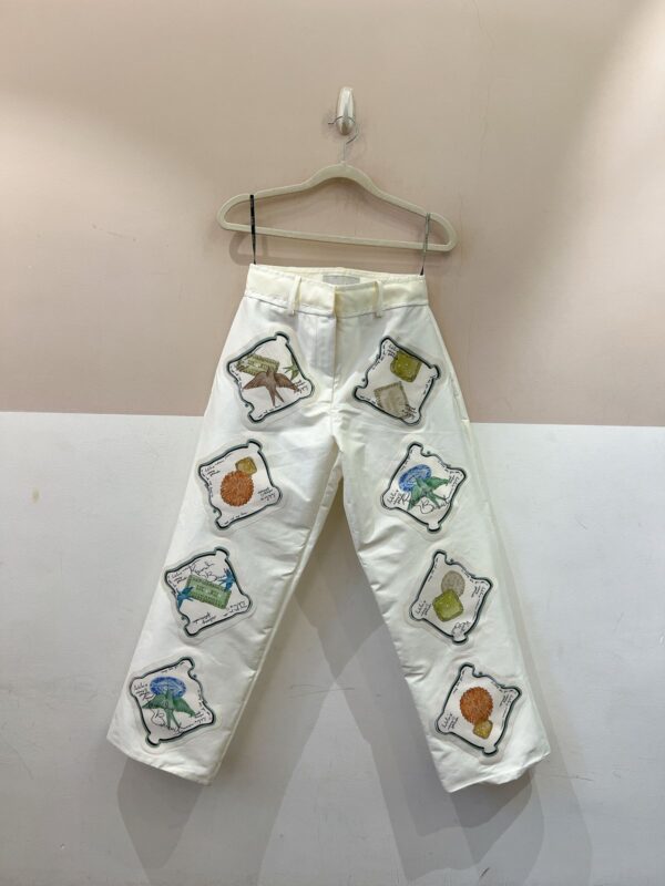 Calça off aplicações Lo De Loui 34