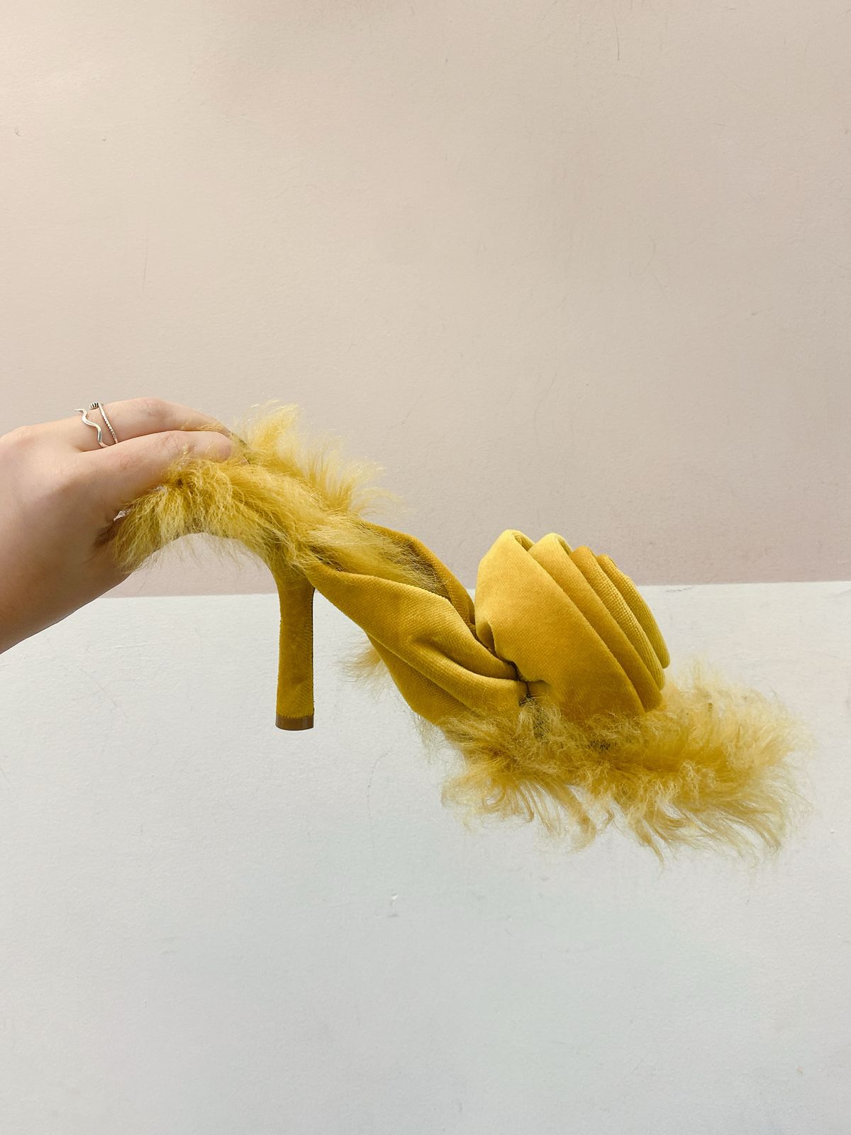 Sandália mostarda flor Burberry 37 - Imagem 10