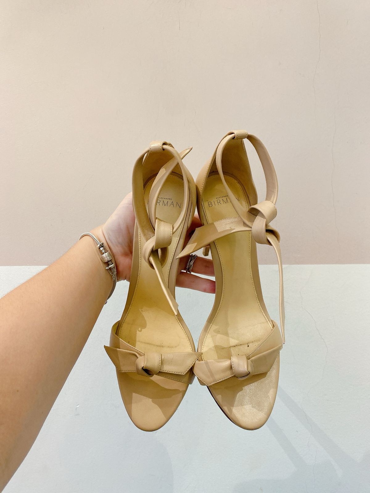 Sandália salto bege lacinho Alexandre Birman 37 - Imagem 2