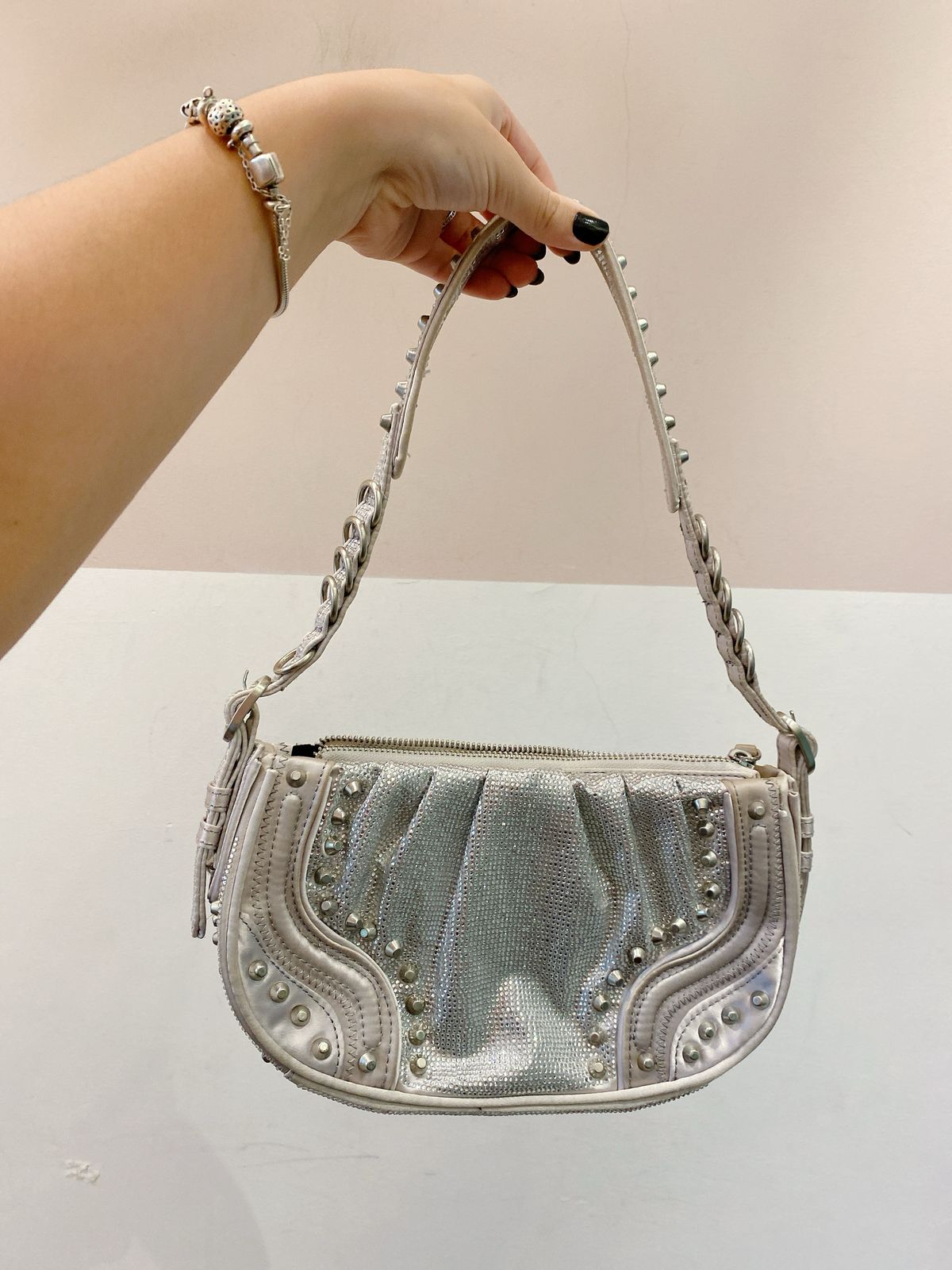 Bolsa brilhosa prata Zara - Imagem 2