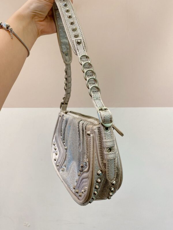 Bolsa brilhosa prata Zara - Imagem 4