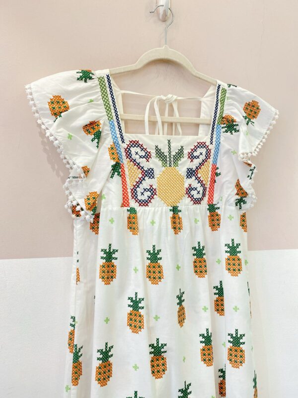 Vestido midi bordado abacaxis Farm P - Imagem 3