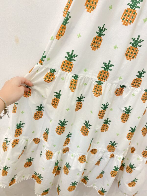 Vestido midi bordado abacaxis Farm P - Imagem 5