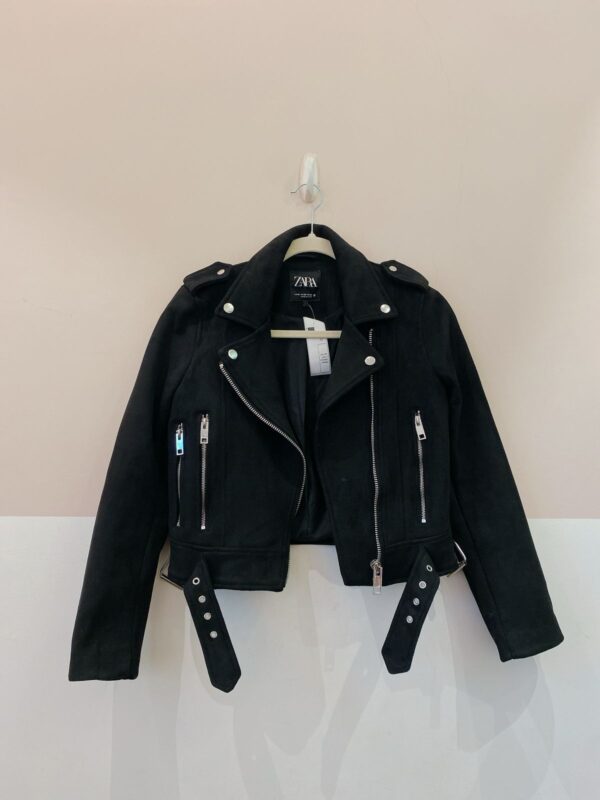 Jaqueta suede preta fivelas Zara PP
