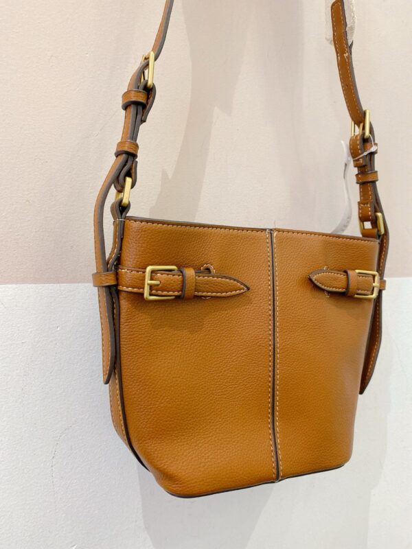 Bolsinha tiracolo marrom Zara