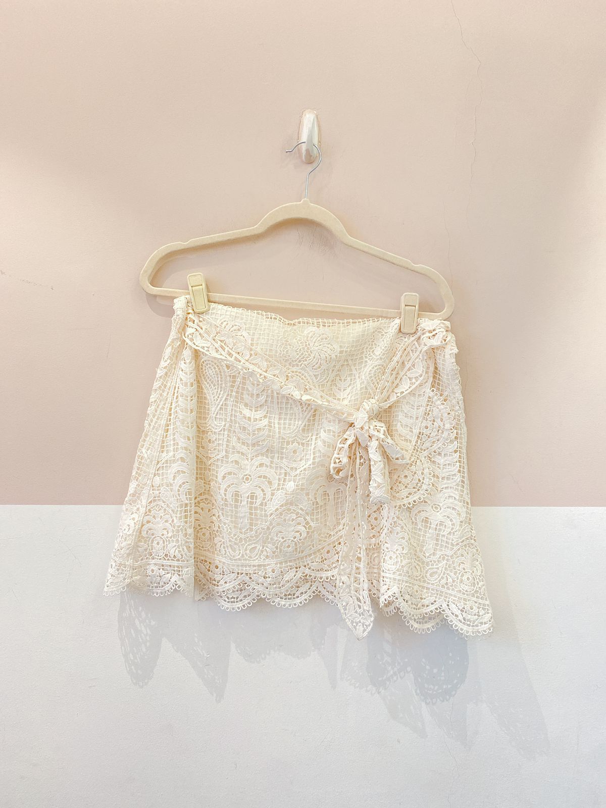 Short saia renda off white Farm G