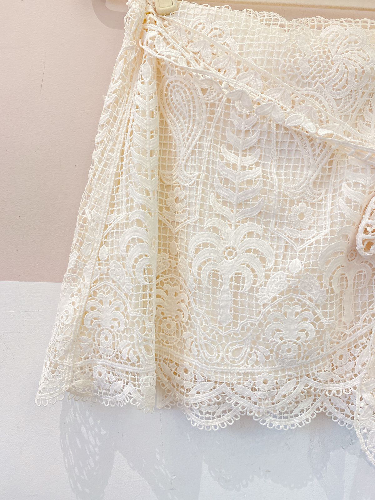 Short saia renda off white Farm G - Imagem 5