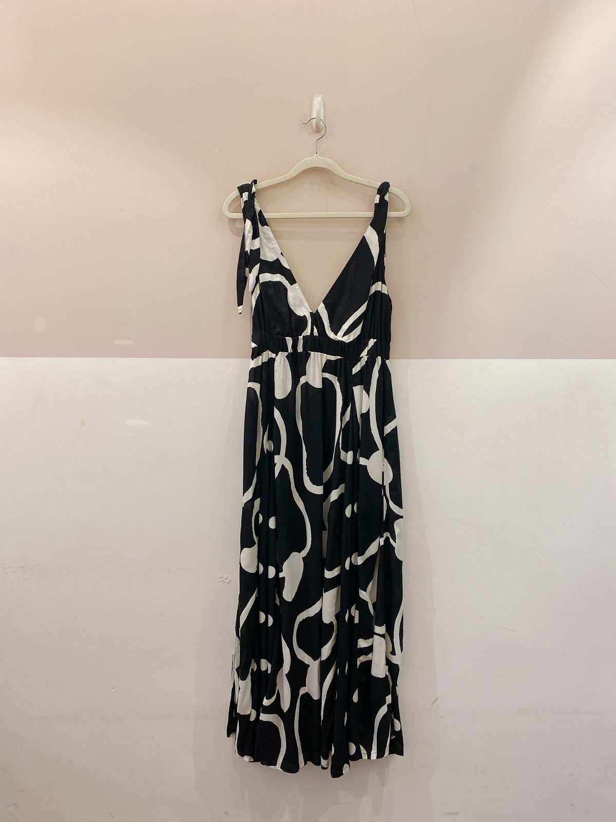 Vestido midi estampado p&b Farm P - Imagem 2