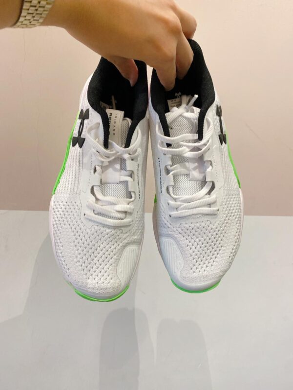 Tênis branco sola colorida Under Armour 37