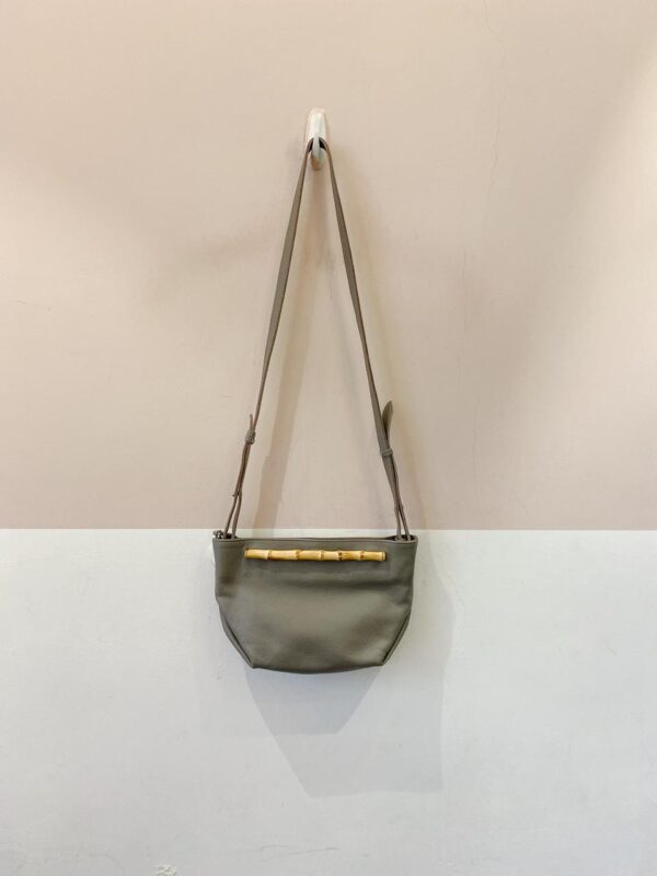 Bolsa couro cinza bambu Glorinha Paranaguá