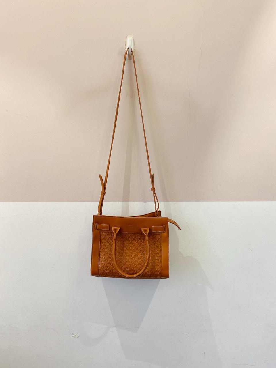 Bolsa caramelo tressê Arezzo - Imagem 2