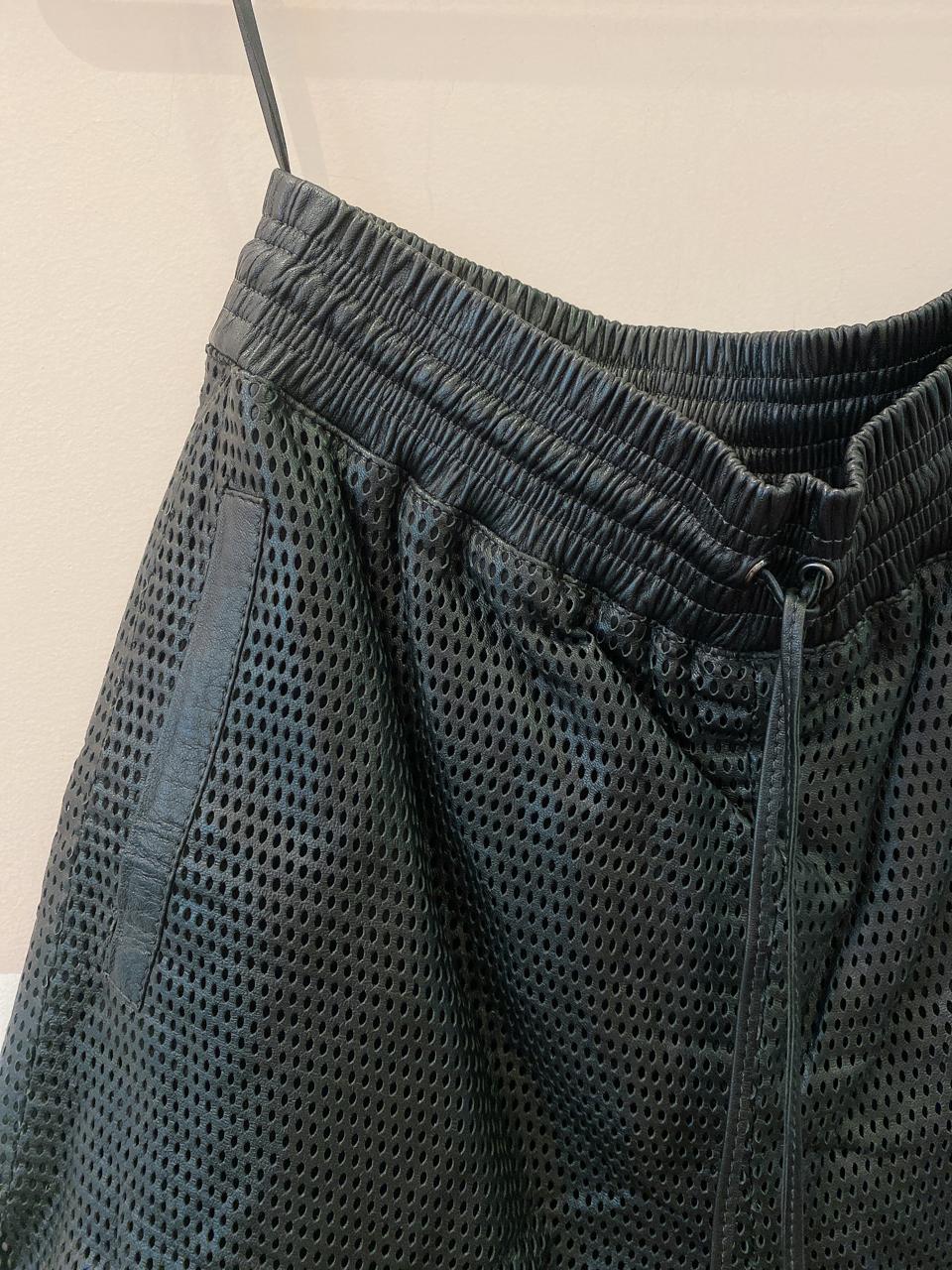 Short couro furadinho cós Carol Rossato 36 - Imagem 4