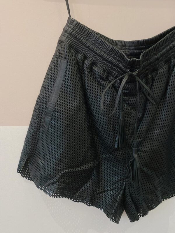 Short couro furadinho cós Carol Rossato 36 - Imagem 5