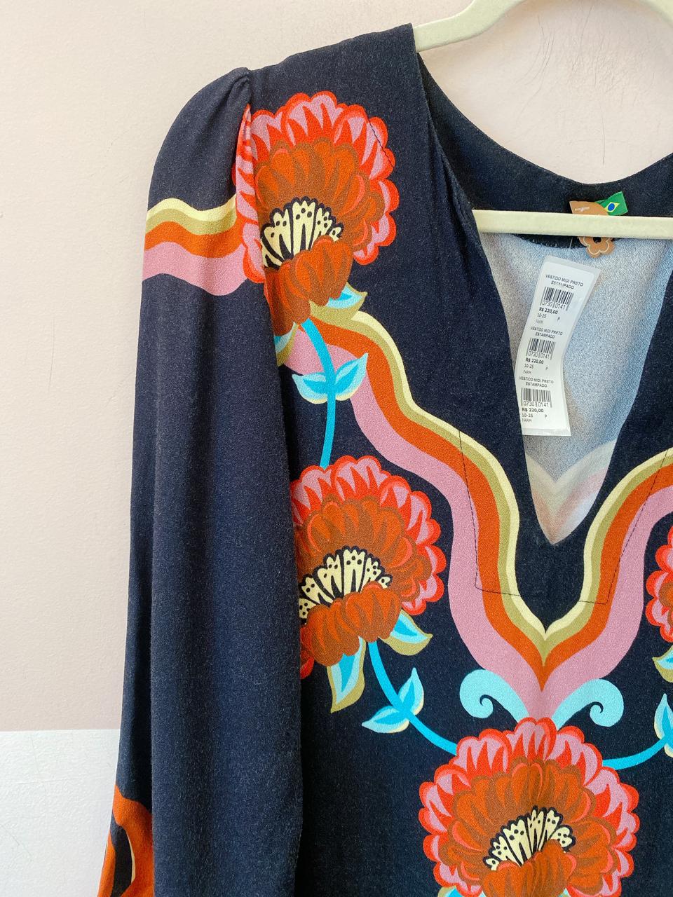 Vestido midi preto estampado Farm P - Imagem 4