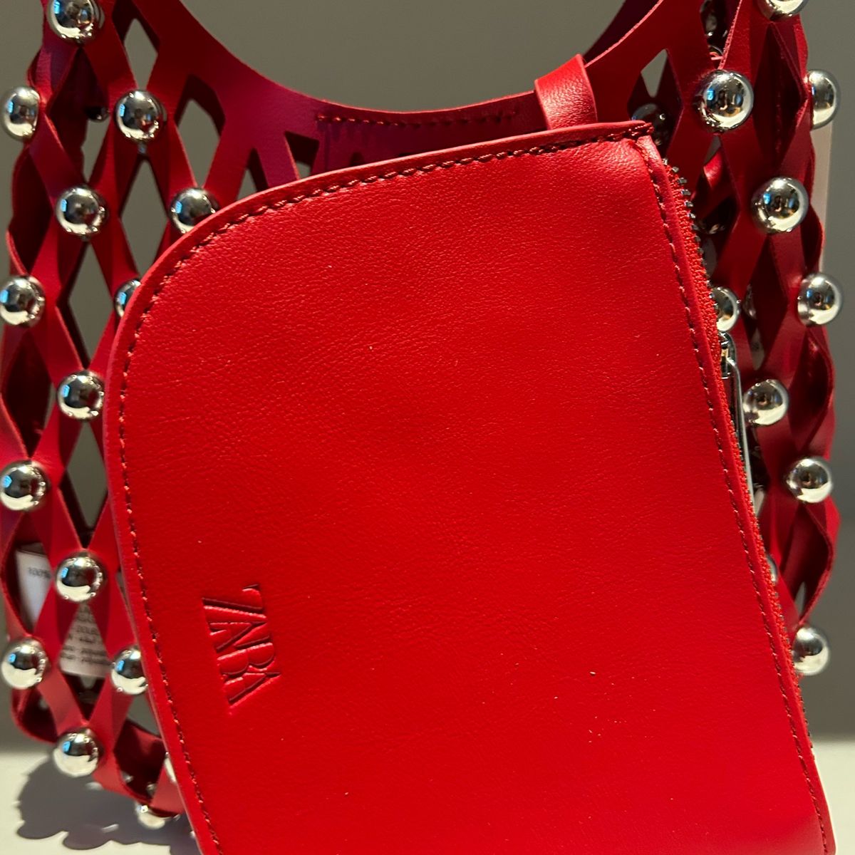 Bolsa de mão vermelha com esferas de metal Zara - Imagem 5