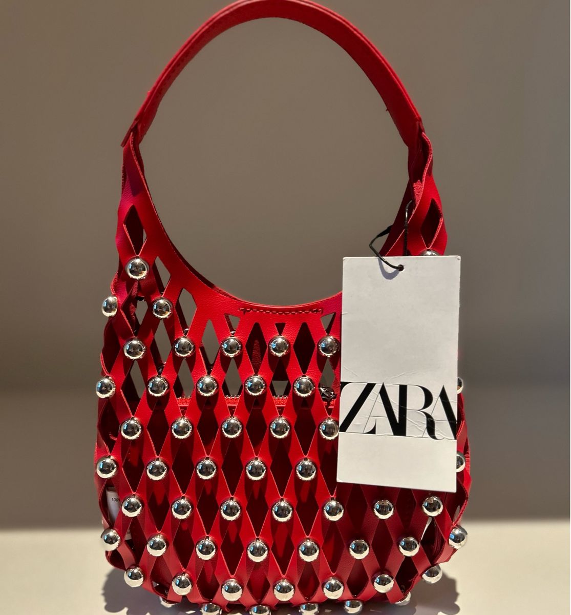 Bolsa de mão vermelha com esferas de metal Zara - Imagem 2