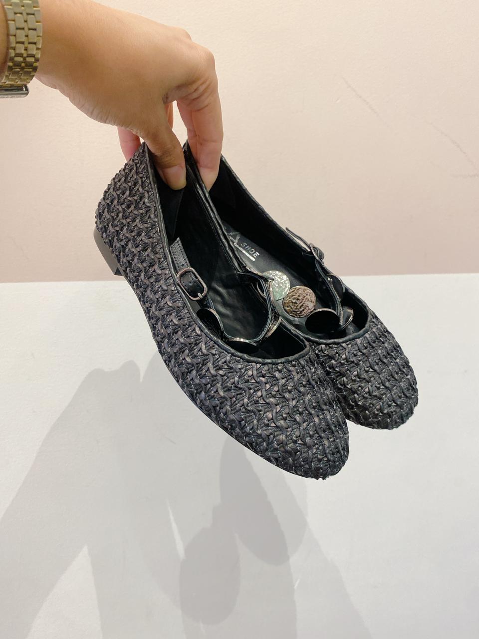 Sapatilha preta textura Not a Shoe 34 - Imagem 2