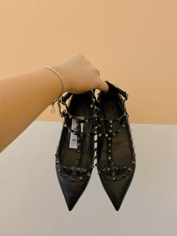 Sapatilha preta tachas Valentino 38